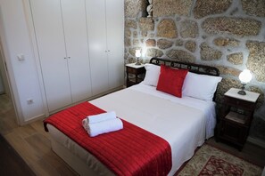 3 chambres, fer et planche à repasser, Wi-Fi gratuit, draps fournis