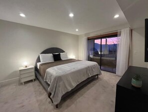 3 habitaciones, tabla de planchar con plancha y cuna de viaje