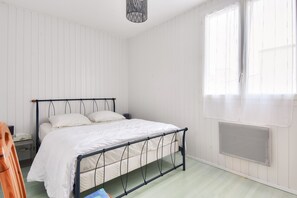 2 bedrooms, iron/ironing board - 250m from the beach - Loggia - Flat for 4 (Saint-Hilaire-de-Riez)
