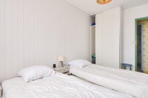 2 室のベッドルーム、アイロン / アイロン台