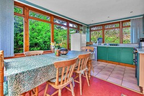 Kühlschrank, Mikrowelle, Ofen, Wasserkocher