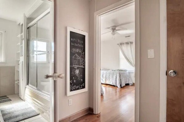 3 bedrooms, iron/ironing board, free WiFi, bed sheets - Peaceful 3BR home; 5 min walk to downtown Milford! (Milford)