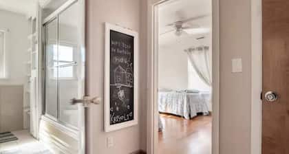 Peaceful 3BR home; 5 min walk to downtown Milford!
