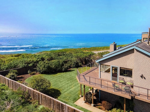 Unmatched Ocean, Beach, and Mountain Views – Family-Friendly Retreat.