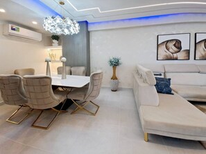 Apartment, 3 Schlafzimmer, barrierefrei, Balkon | Speisen