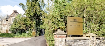 Luxury boutique 1 bed apartment - Free On-Site Parking