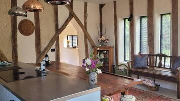 Maison | Cuisine privée | Réfrigérateur, micro-ondes, four, plaque de cuisson