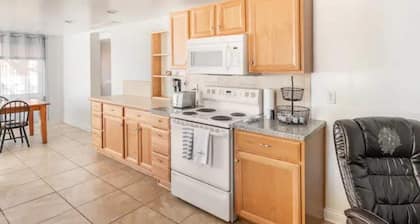 Modern 2BR home; 5 min walk to downtown Milford!