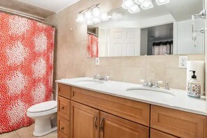 Shower, hair dryer, towels, soap - Modern 2BR home; 5 min walk to downtown Milford! (Milford)