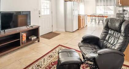 Modern 2BR home; 5 min walk to downtown Milford!