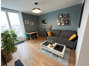 Living area - Appartement with balcony 20m to Champs-Élysées (Clichy)