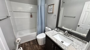 Towels, soap, shampoo, toilet paper - Hollywood of the South (Conyers)