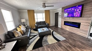 Smart TV, fireplace