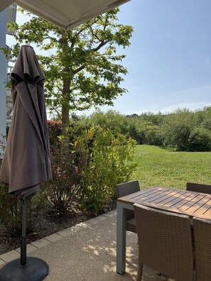 Outdoor dining - Bocage, a pretty house with a south-facing terrace (Talmont-Saint-Hilaire)