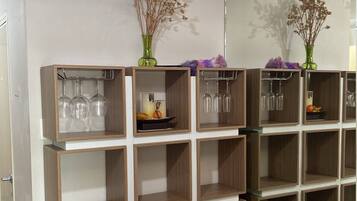 Condo, 1 Bedroom | Dining room