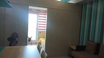 Condo, 1 Bedroom | Dining room