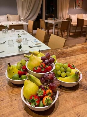 Se ofrece un desayuno bufé todos los días (por un coste adicional)