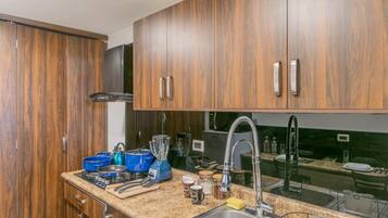 Fridge, microwave, stovetop, cookware/dishes/utensils