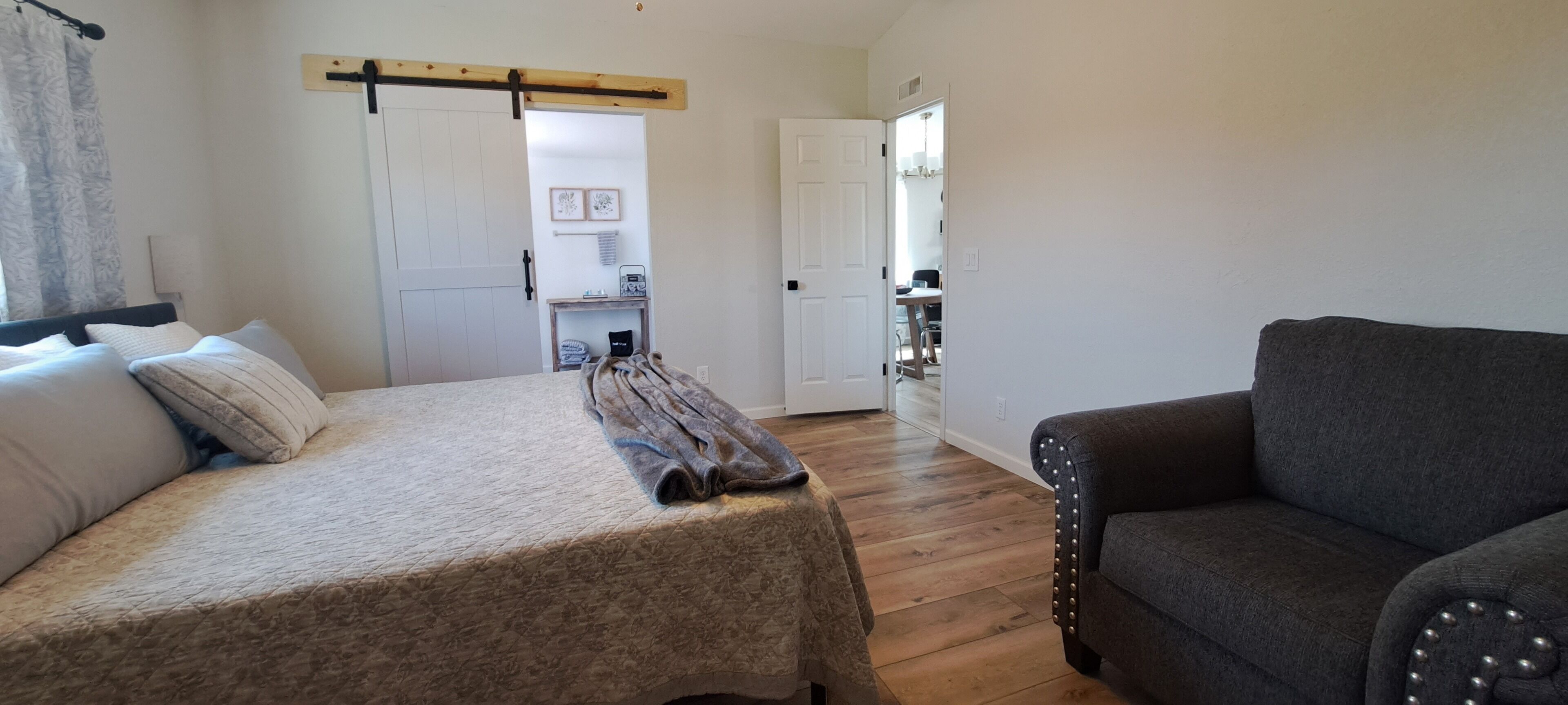 3 bedrooms, desk, iron/ironing board, free WiFi