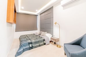 2 soverom, skrivebord, strykejern/-brett og wi-fi (inkludert)