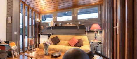 Tv, dvd-spelare och en stereo