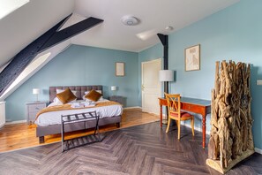 7 bedrooms, desk, iron/ironing board, free WiFi