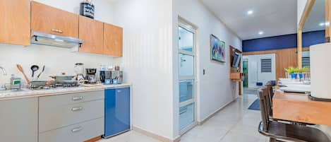 Fridge, microwave, stovetop, coffee/tea maker