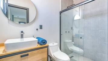 Dusche, Handtücher, Seife, Shampoo