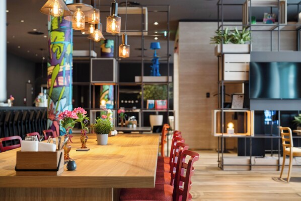 Tägliches Frühstücksbuffet (19.50 EUR pro Person)