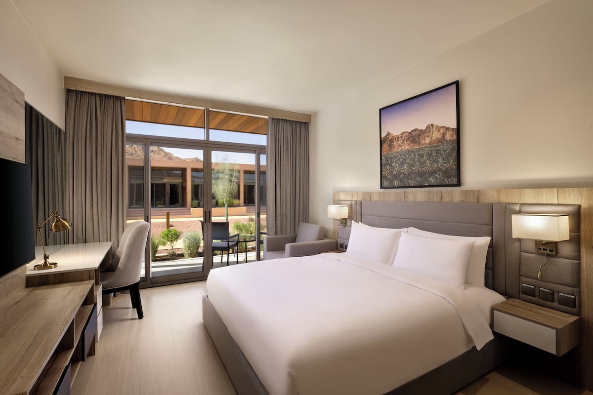 Executive Suite, 1 Bedroom | 1 bedroom, in-room safe, desk, laptop workspace