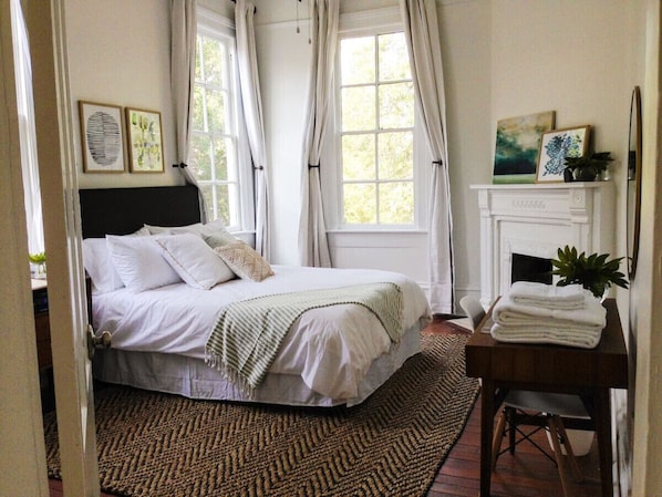 3 habitaciones, escritorio, tabla de planchar con plancha y wifi gratis 