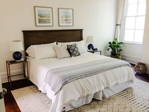 3 habitaciones, escritorio, tabla de planchar con plancha y wifi gratis 