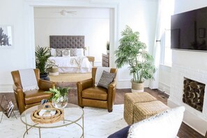 3 habitaciones, escritorio, tabla de planchar con plancha y wifi gratis 