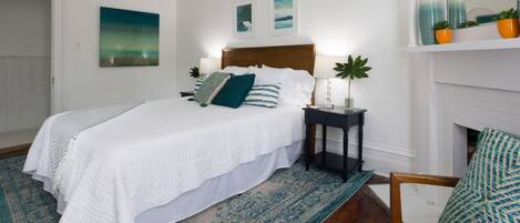 3 bedrooms, desk, iron/ironing board, free WiFi