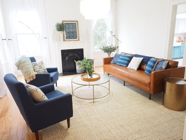 TV, fireplace