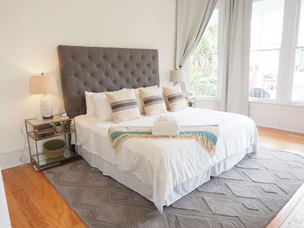 2 室のベッドルーム、デスク、アイロン / アイロン台、WiFi (無料)