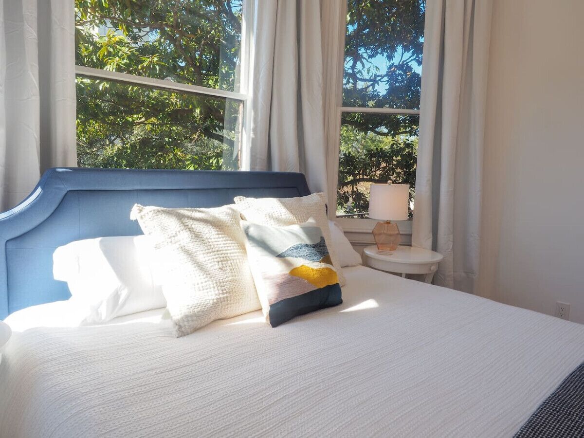 4 slaapkamers, een bureau, een strijkplank/strijkijzer, gratis wifi