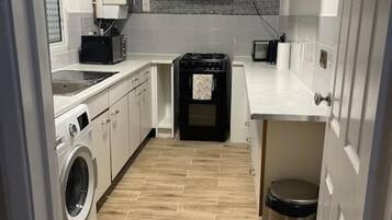 House | Private kitchen | Fridge, microwave, oven, stovetop