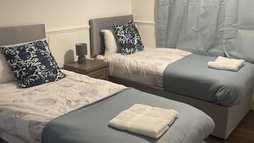 House | 3 bedrooms, iron/ironing board, free WiFi, bed sheets