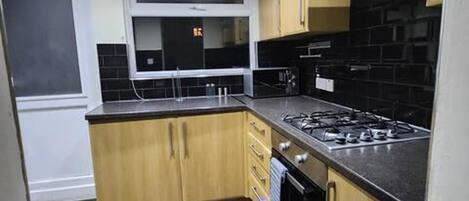 Rumah | Dapur pribadi | Lemari es, microwave, oven, dan kompor