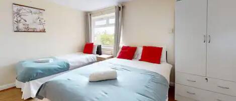 Apartment | 2 Schlafzimmer, Bügeleisen/Bügelbrett, kostenloses WLAN, Bettwäsche