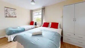 Apartment | 2 Schlafzimmer, Bügeleisen/Bügelbrett, kostenloses WLAN, Bettwäsche