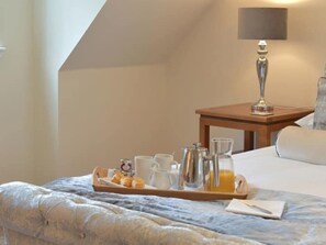 4 bedrooms, iron/ironing board, WiFi, bed sheets - Juniper Lodge at Carberry Tower Estate (Musselburgh)