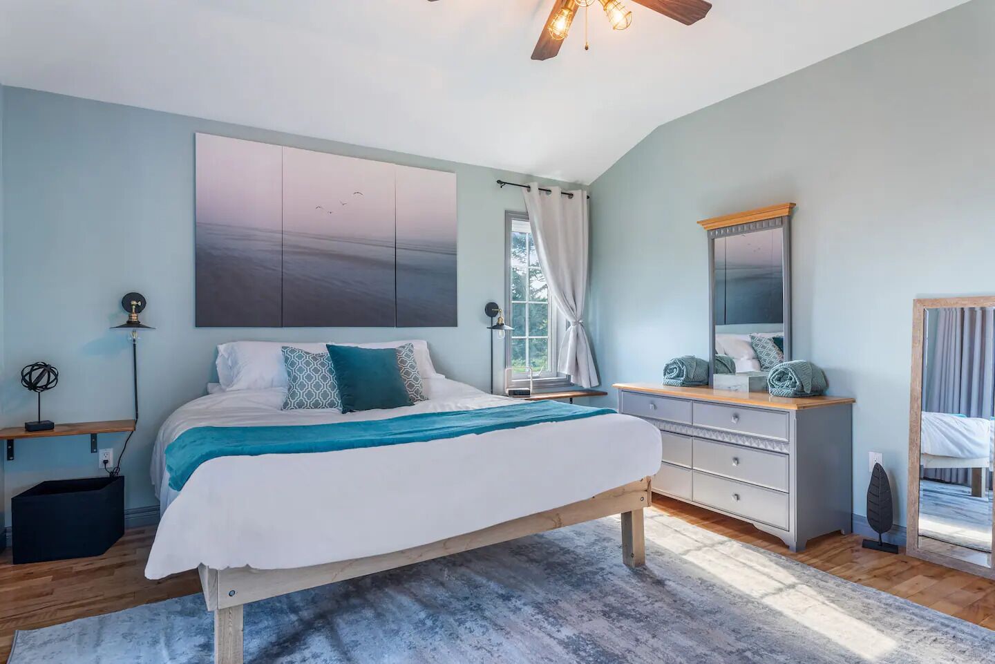 3 soverom, strykejern/-brett, internettilgang og sengetøy