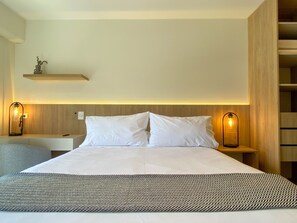 Ropa de cama de alta calidad y tabla de planchar con plancha 