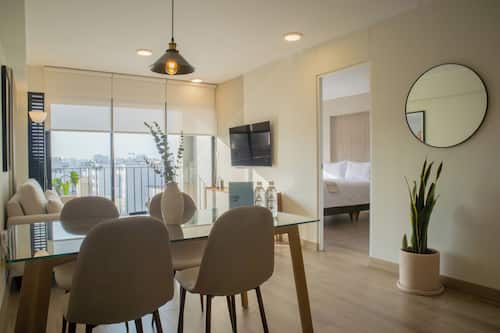 Apartment, 2 Bedrooms (911) | Dining room