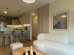 Apartment, 2 Bedrooms (803) | Living area | Smart TV