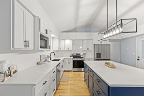 Private kitchen - Waterfront at Grand Glaize Dock Hot Tub (Osage Beach)