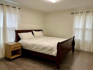 4 bedrooms, in-room safe, iron/ironing board, free WiFi