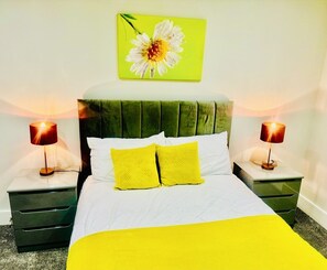 Apartment | 2 bedrooms, iron/ironing board, free WiFi, bed sheets - Stunning 2-bed Apartment in Barking (Barking)